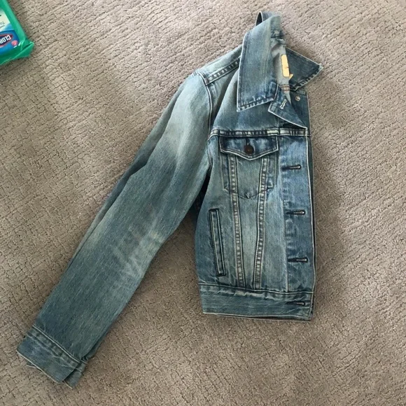 Levi’s Jean Jacket - Picture 5 of 5